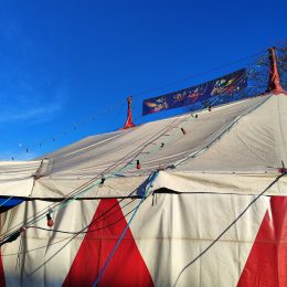 Über den Wolken… – Erste Vorstellungen der Saison 2026